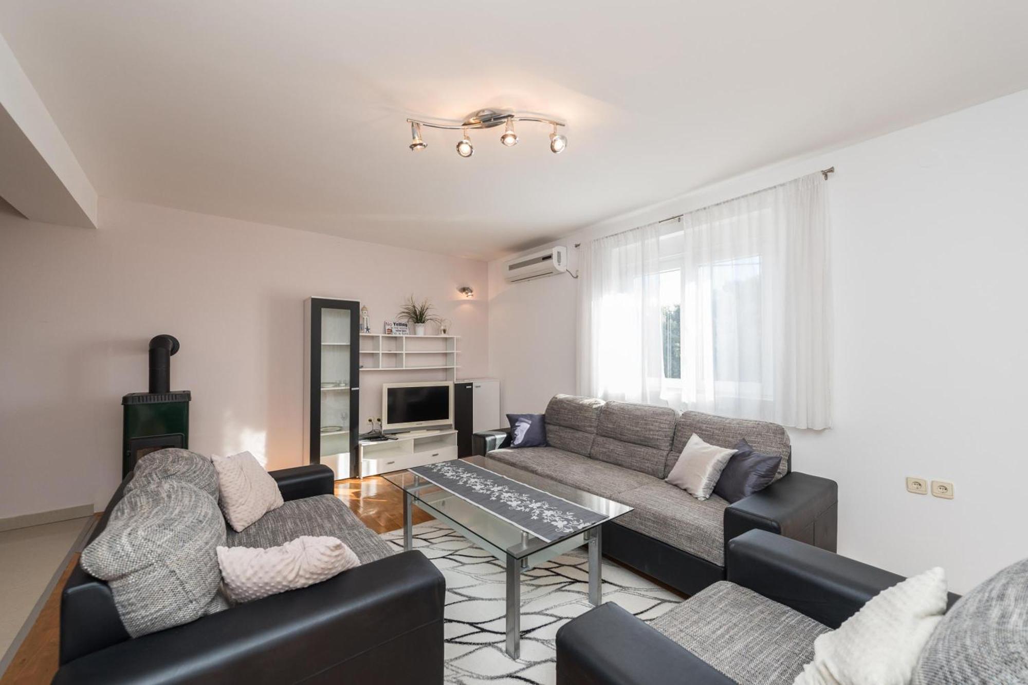 Family Friendly Pool House Ana - Happy Rentals Bibinje Luaran gambar